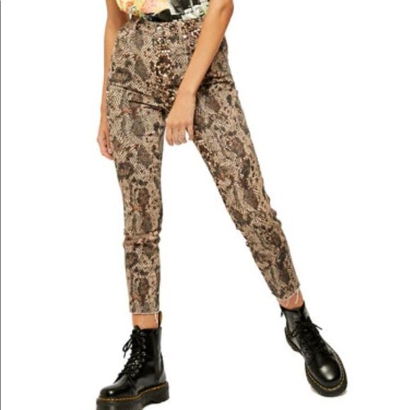 We The Free People Two faced snakeskin print tan brown skinny jean raw new 28 - Picture 1 of 6